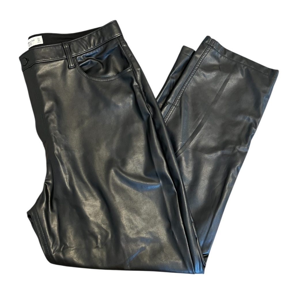 Abercrombie & Fitch Curve Love 90s Straight Ultra High Rise Vegan Leather - 34
